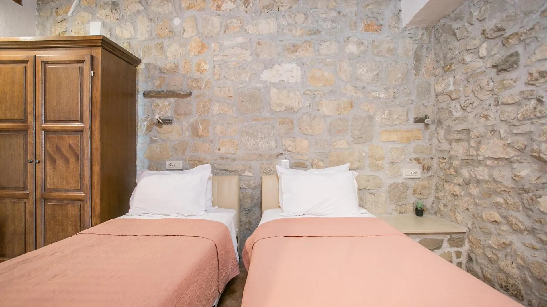 ספליט Garden Apartment Hotel מלון דירות