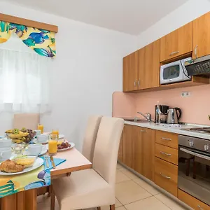 https://villas-kampor.primorje-gorskikotar.com